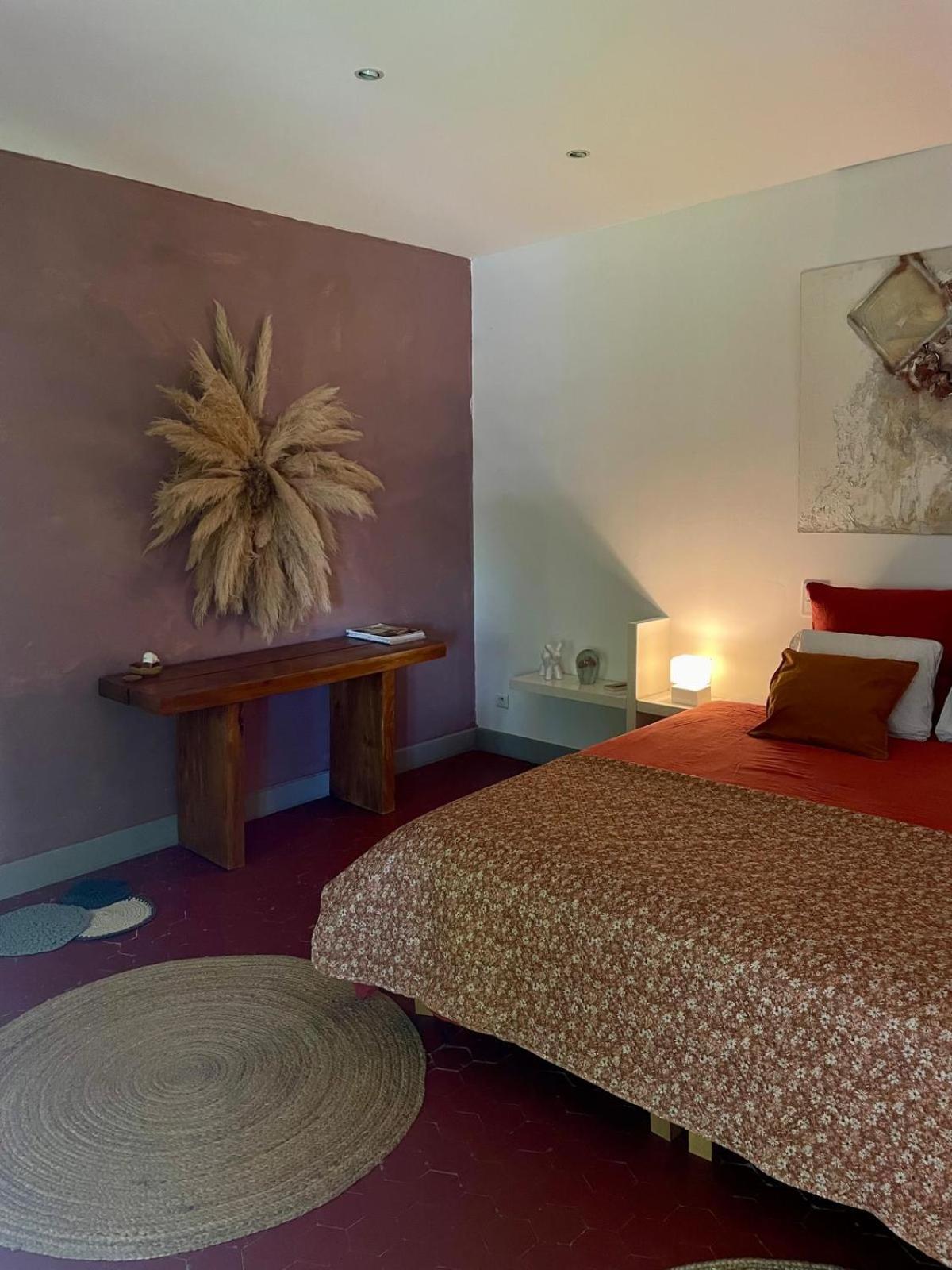Bed and Breakfast Mas Carita Cabannes Exterior foto