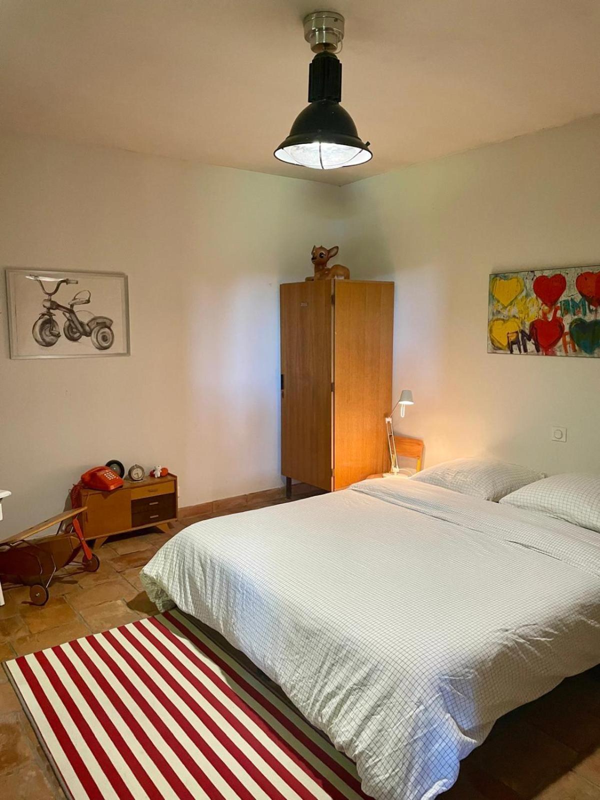 Bed and Breakfast Mas Carita Cabannes Zimmer foto